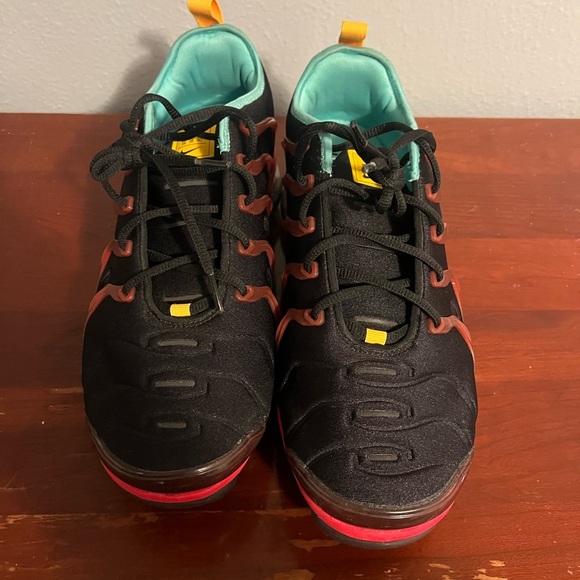 Nike Black and Red Athletic Shoes with Teal Lining Vapormax Plus - Picture 4 of 8